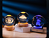 Lámpara LED Bola de Cristal con Base de Madera de Haya
